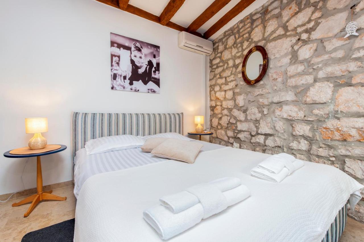 Revera Rooms 로비니 외부 사진
