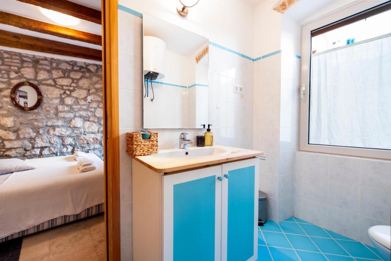 Revera Rooms 로비니 외부 사진