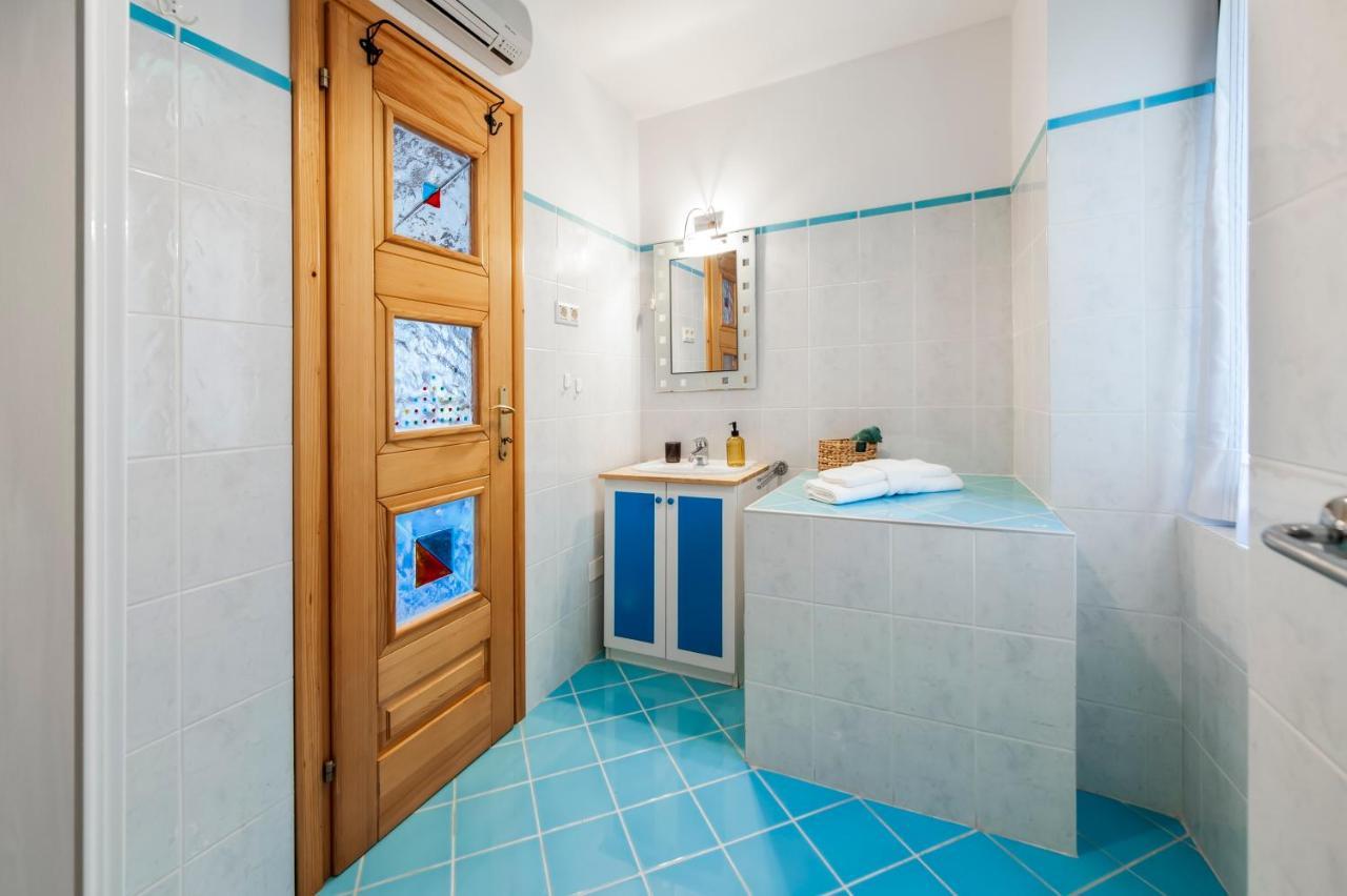 Revera Rooms 로비니 외부 사진